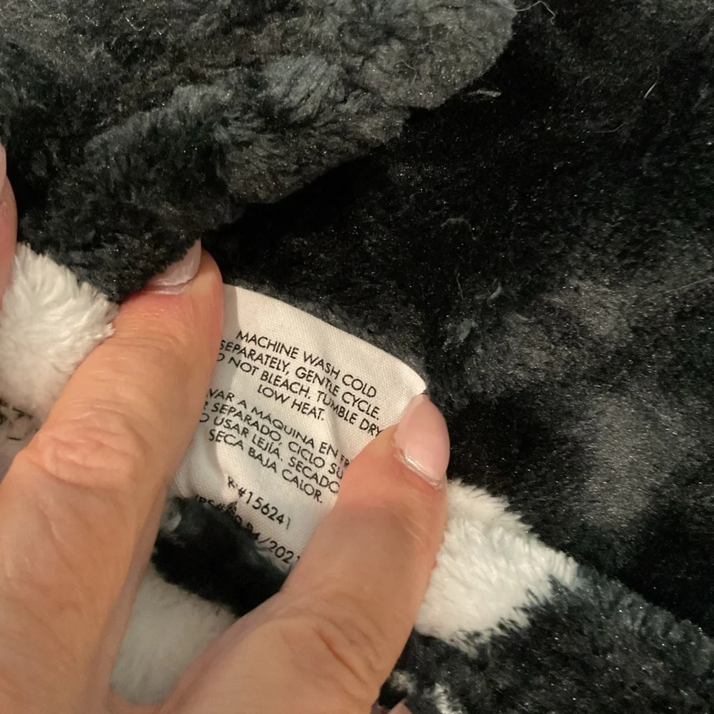 Artisan Black and White Ghost Blanket